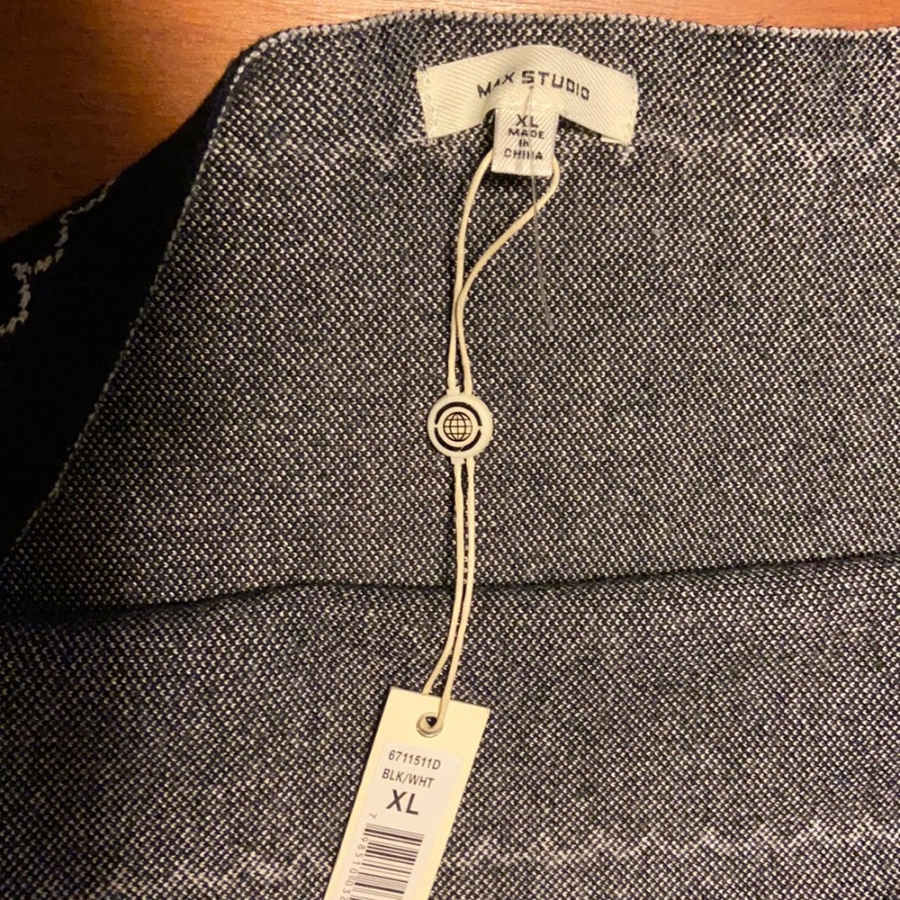 Size xl black sweater skirt. Never worn.